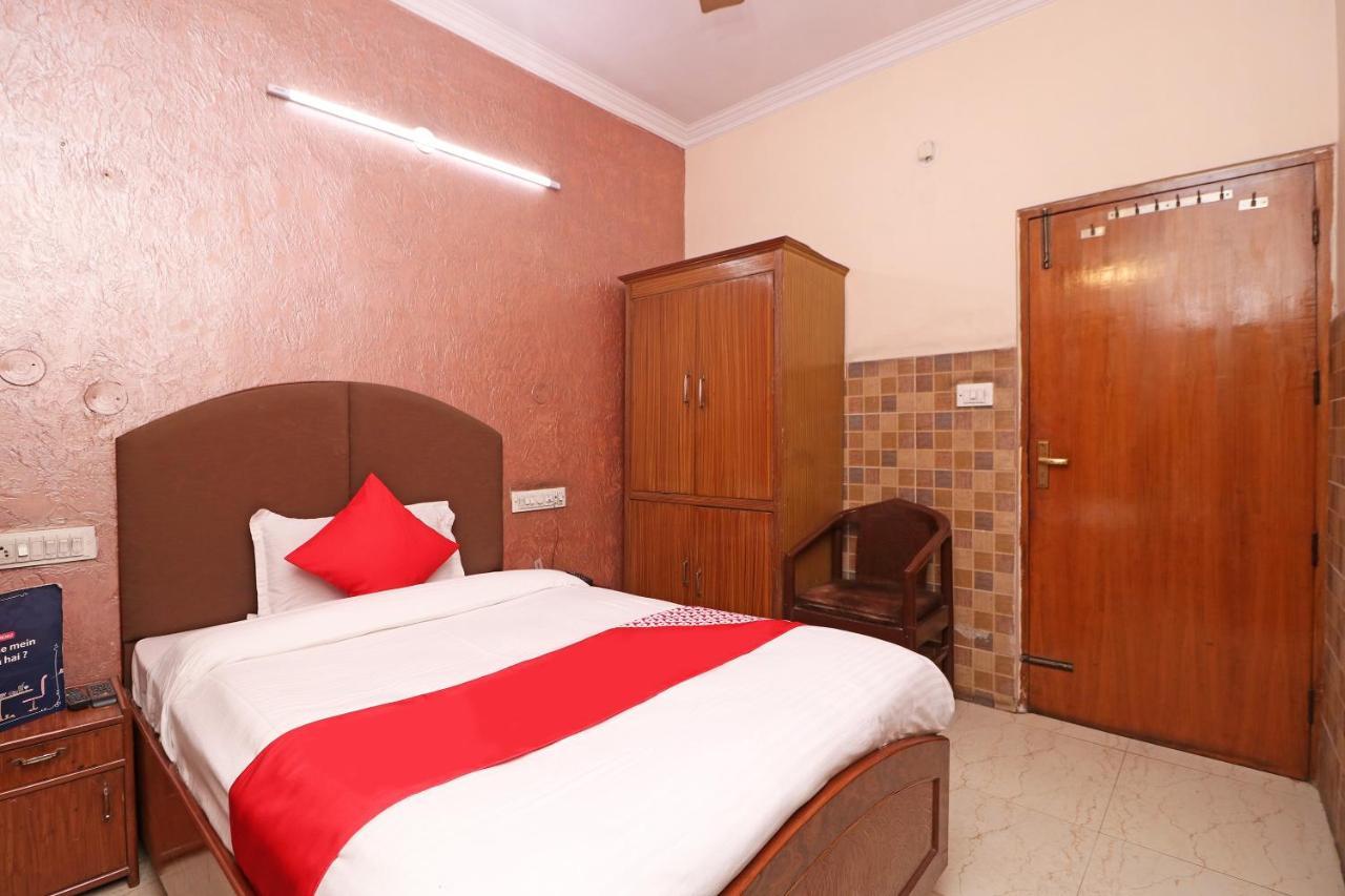 Oyo 29304 Hotel Pooja Yamunānagar Buitenkant foto