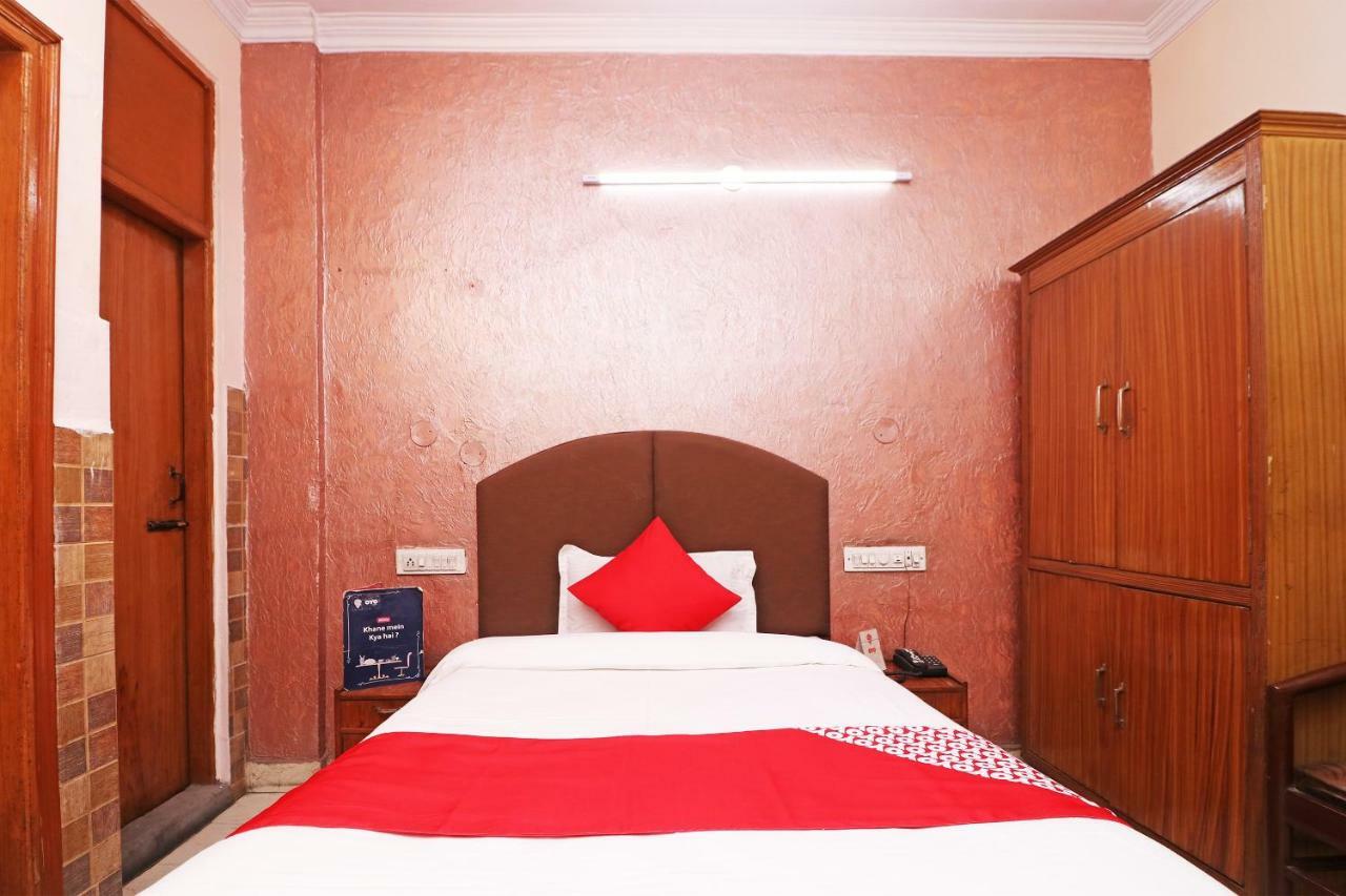 Oyo 29304 Hotel Pooja Yamunānagar Buitenkant foto