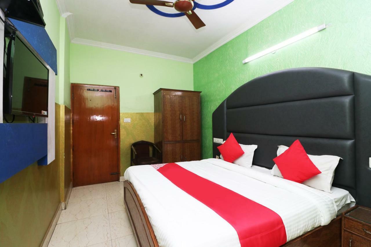 Oyo 29304 Hotel Pooja Yamunānagar Buitenkant foto