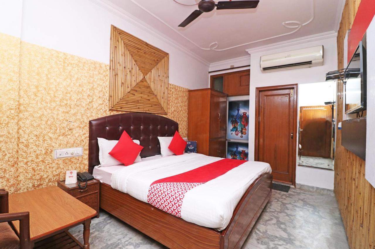 Oyo 29304 Hotel Pooja Yamunānagar Buitenkant foto